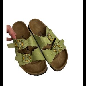Betula by Birkenstock Green Scalloped Leather Sandals 38 L7 Rhinestone Buckle